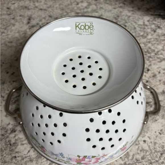 Vintage Kobe JCPenney Footed Metal White Enamel Colander/Strainer Pink/Purple 🌺 - Picture 12 of 14